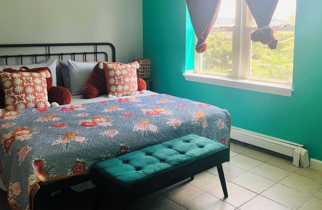 Suite King Bed Downtown Peekskill 100% Walkable