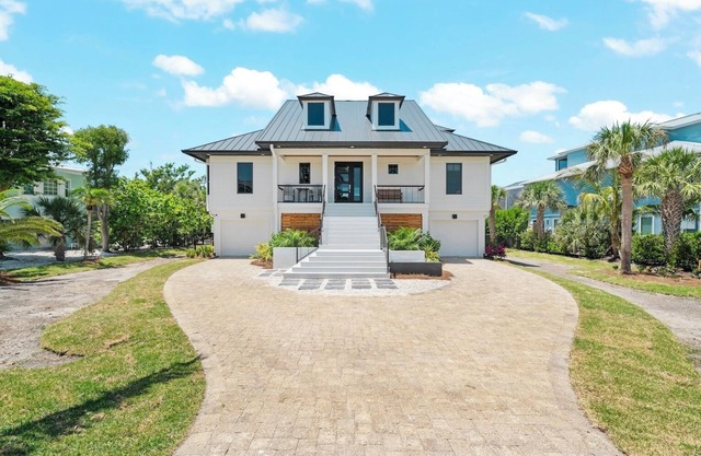Pelican's Perch: Gorgeous West Gulf Pool Home ¡Solo pasos para acceder a la playa!