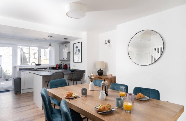 Penrose Cottage - Architect designed in the heart of St Just. Dog friendly