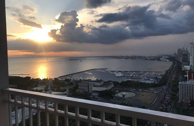 Piso del ático con vistas a la bahía de Manila