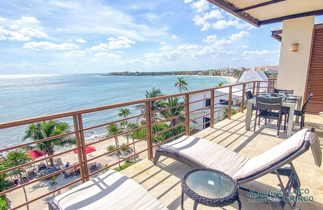Penthouse perfect views, with AC, WiFi, and swimming pool!
