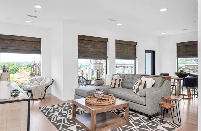 Penthouse River View Walk Downtown, Garage Parking