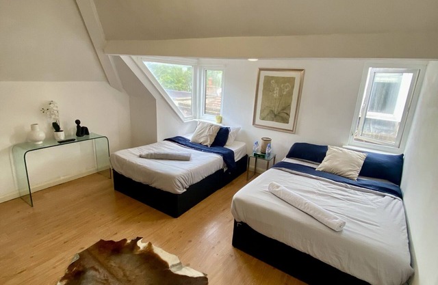 Penthouse Studio With 2 Double Beds, TV and Workspace