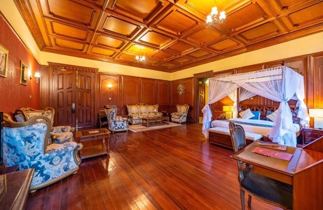 Penthouse Suite Ideal For Couple Stay | Free Parking & Refreshing Outdoor Pool