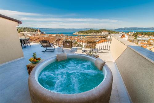 Penthouse with HotTub and Duplex