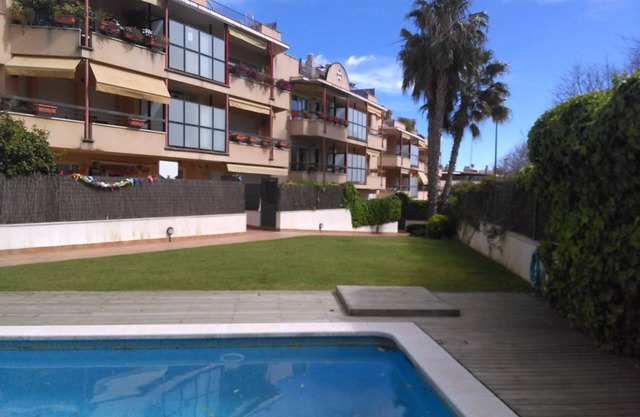ÁTICO CON DOS TERRAZAS, PISCINA Y PARKING