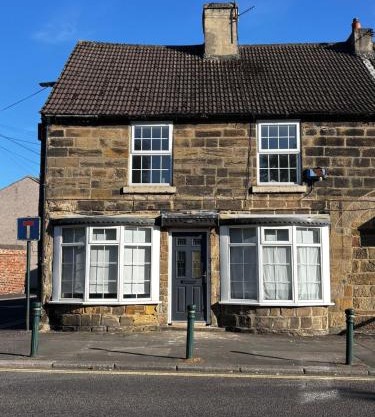 Perfect Base Town, Bars & Moors on Your Doorstep Free parking