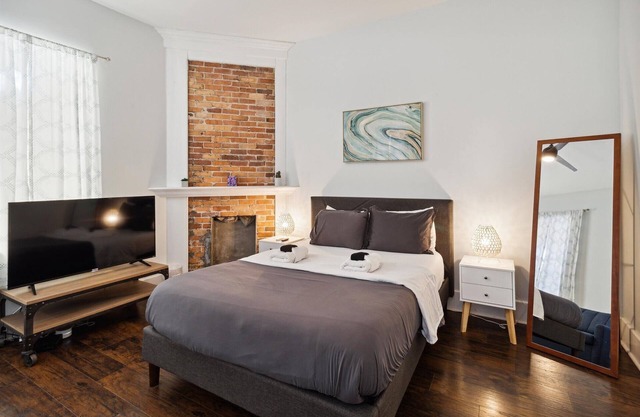 Perfect for Bachelorette & Bachelor Groups ★ Private Duplex ★ Starland District