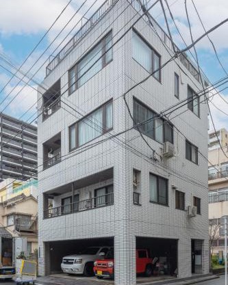 Perfect for Families and Groups Spacious 197m2 Home with 8 Bedrooms 3 Bathrooms Sleeps 15 in Ryogoku with Parking and 3 Stations