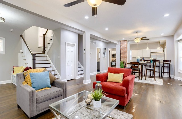 Perfect for Group Getaways and Nightlife Enthusiasts!