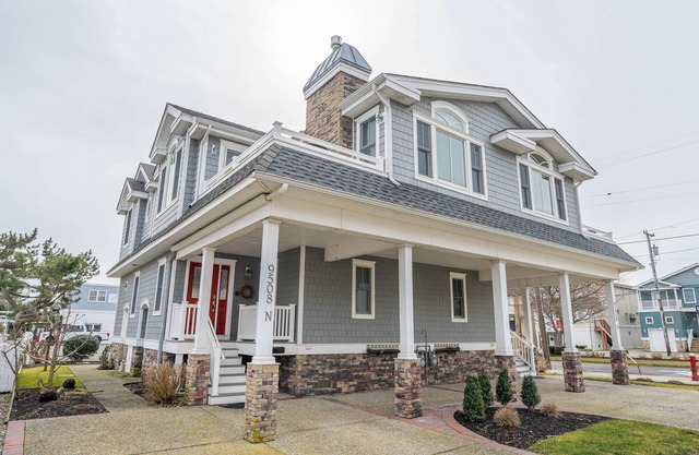 Perfect location!!! Dog friendly townhome in the heart of Stone Harbor