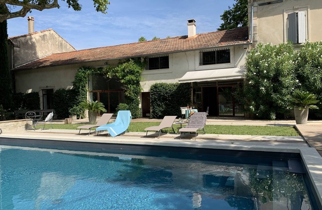 Ubicación perfecta en el corazón de Provenza con una gran piscina y un hermoso jardín.