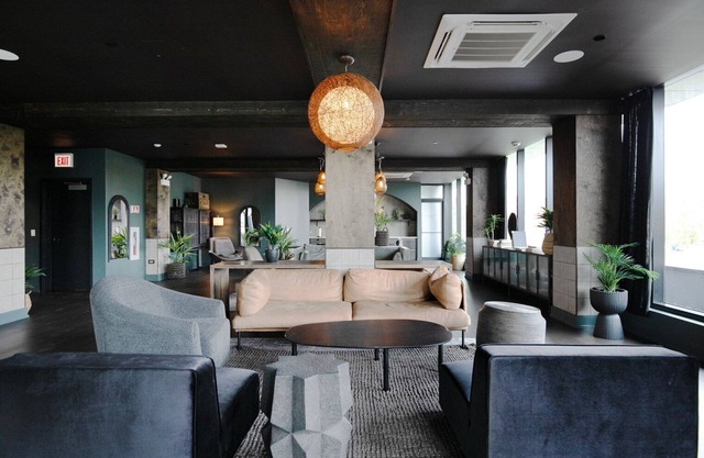 Perfect Pilsen Studio w/ Pool & Lounge, nr L Green Line, by Bluegorund