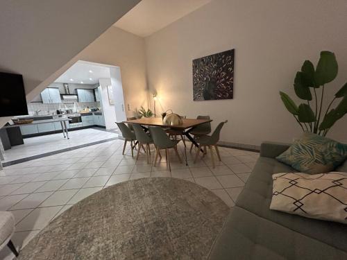 Perfekt für 6-8! Küche Parkplätze Flughafen