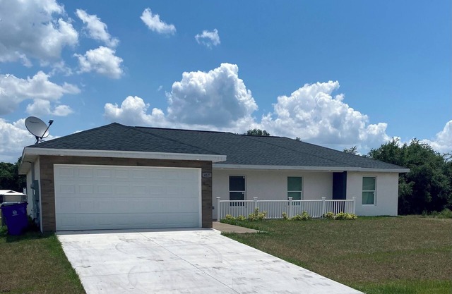 Pet friendly 4 bed 3 Full bath house in charming Sebring next to Speedway