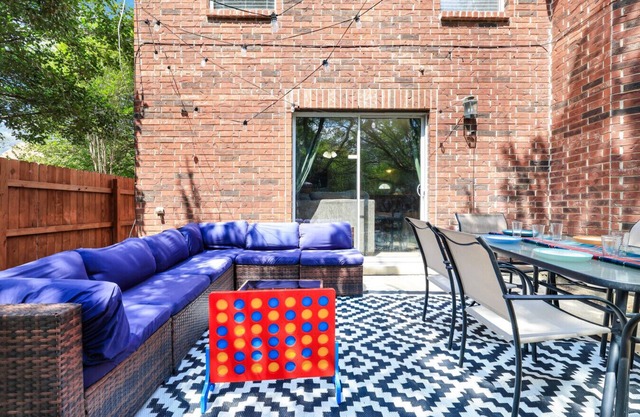 Pet Friendly 5 Bedroom Home