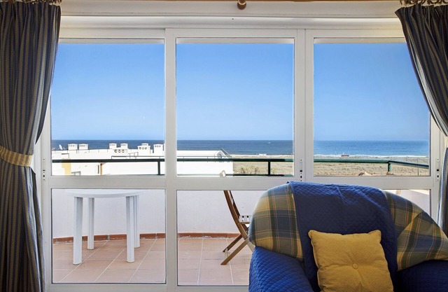 Apartamento Meia Praia junto a la playa y Wi-Fi; admite mascotas