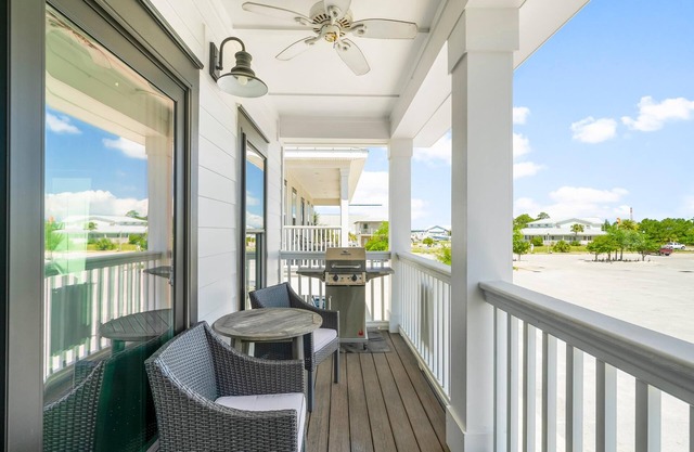 Pet Friendly Beach House - Marina View