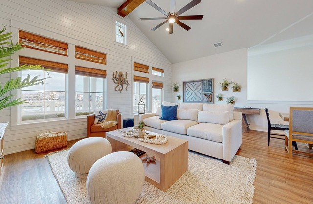 Pet Friendly, Boardwalk to Beach, Fire Pit