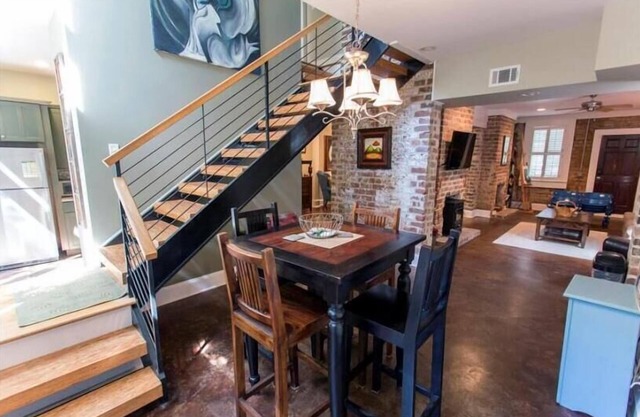 Quédese con Lucky Savannah: Casa histórica con patio privado + Carriage House