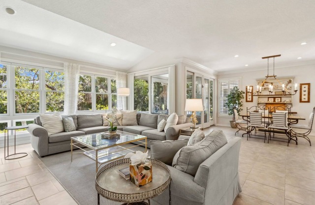 Muy bien decorado con encanto Nantucket Style Home- pasos de la playa