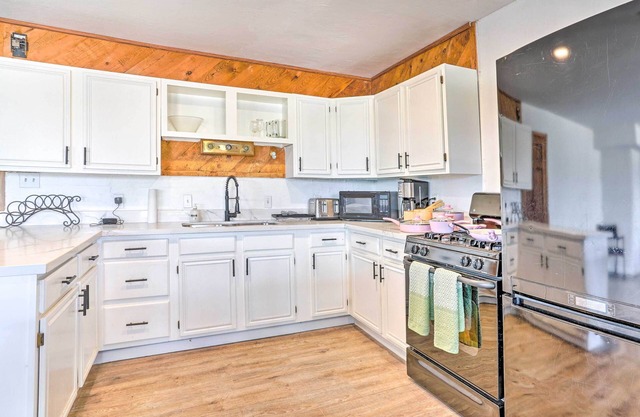 Pet-Friendly Chino Valley Cabin w/ Game Room!