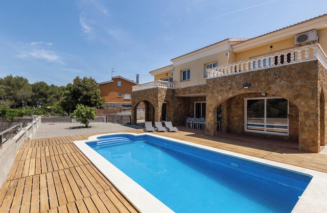 Casa "Villallop" que admite mascotas, con vistas a la montaña, piscina y Wi-Fi