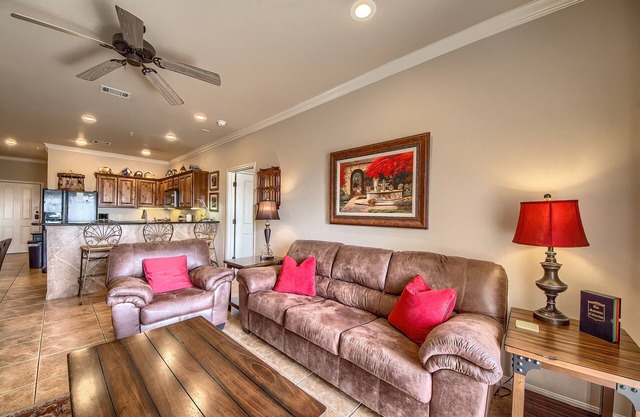 Pet Friendly in Historic Gruene, TX! Walk to shops, dining and Gruene Hall!