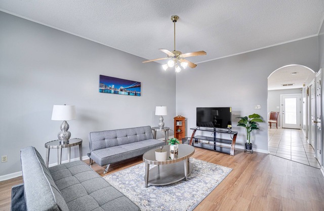 Pet-Friendly Knoxville Retreat w/ Deck + Gas Grill