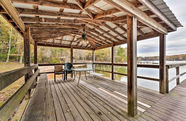 ¡NUEVO! Lakefront Cottage - Swim, Boat, Fish & Golf!