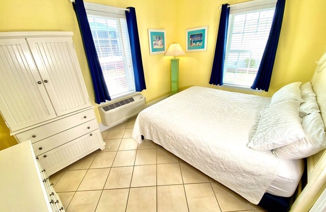 Pet-friendly, Pool, 3 Blocks to Beach! Unit 503