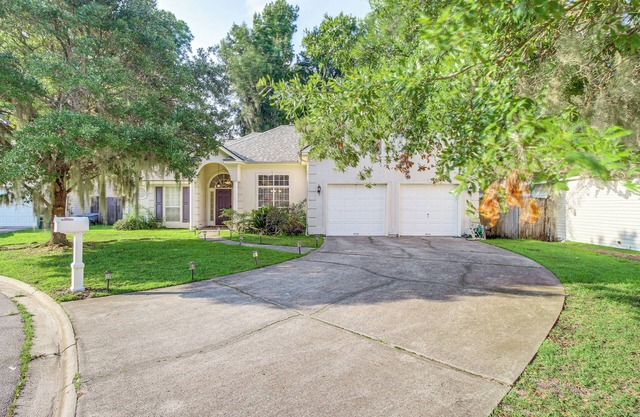 Pet-Friendly Savannah Home w/ Cozy Fireplace!