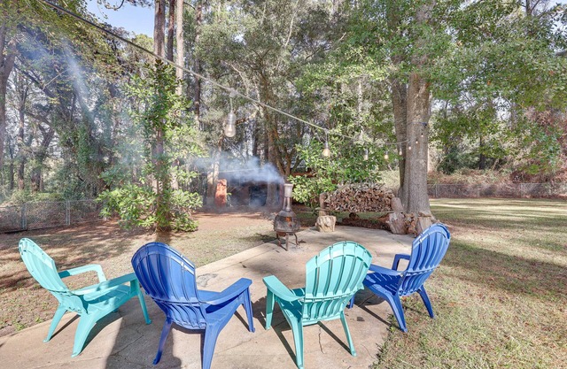 Pet-Friendly Southport Home w/ Deck: 8 Mi to Beach