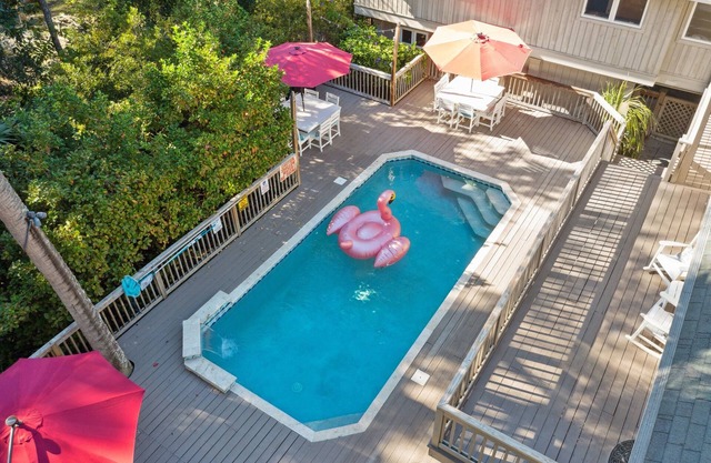 Pet Friendly-2min Walk to Beach-Pvt Heated Pool