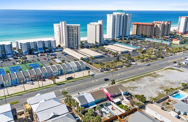Pet-friendly gem steps from the beach! Beautiful garden, & balcony!