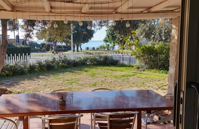 'Villa a due Passi dal Mare' con vistas al mar, jardín y Wi-Fi: admite mascotas