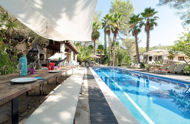 "Villa Palmeras Sitges Hills" con piscina y Wi-Fi; mascotas permitidas