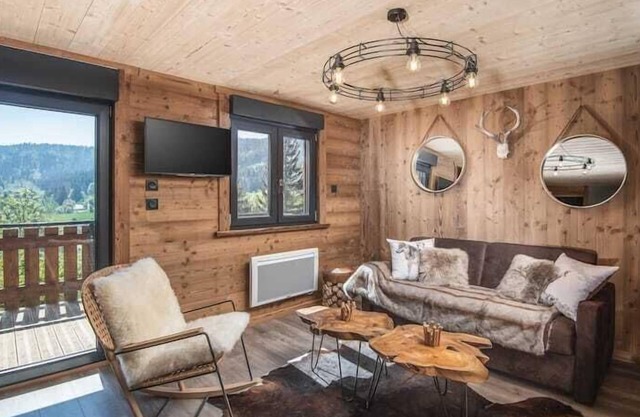Petit Chalet, magnificent chalet in its green setting, Le Petit Chalet