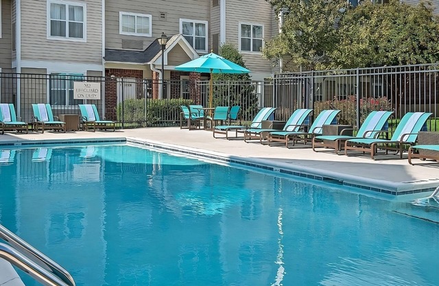 Pets Allowed! Unit with Fully-equipped Kitchen! Comes w/ FREE Breakfast & Pool!