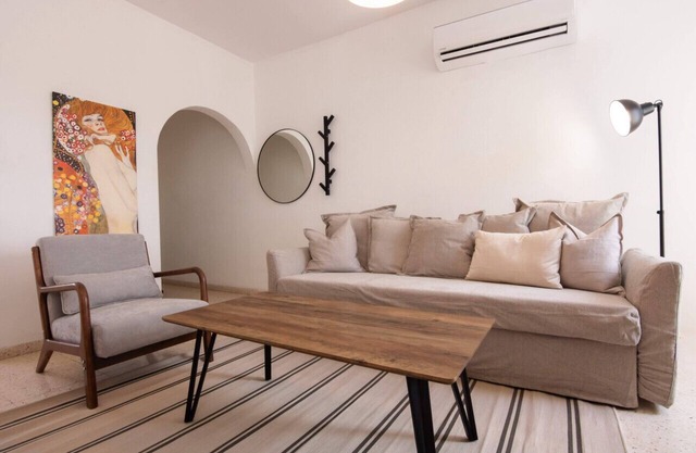 Phaedrus Living: Nerina Urban Residence
