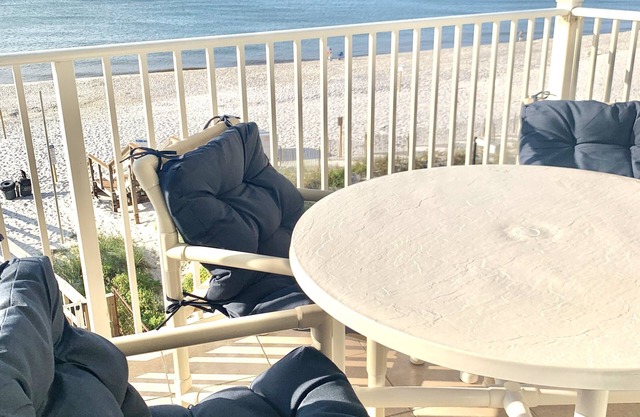 Phenomenal Views! Beachfront! Come relax at the Beach! Unit 26