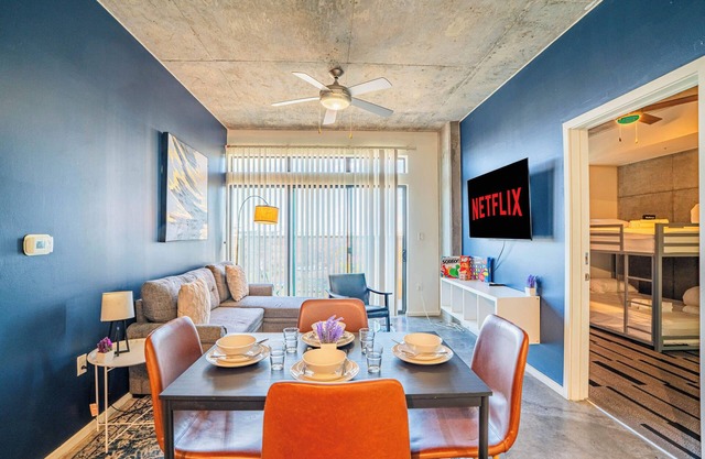 Roosevelt District with Gym+Pool+Parking+W/D!