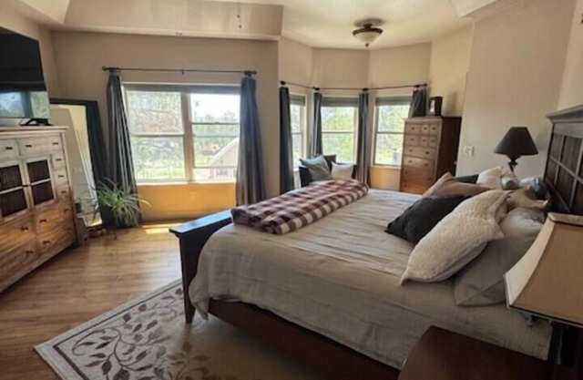 Pickleball, Movie Theater, Family Resort Sleeps 14