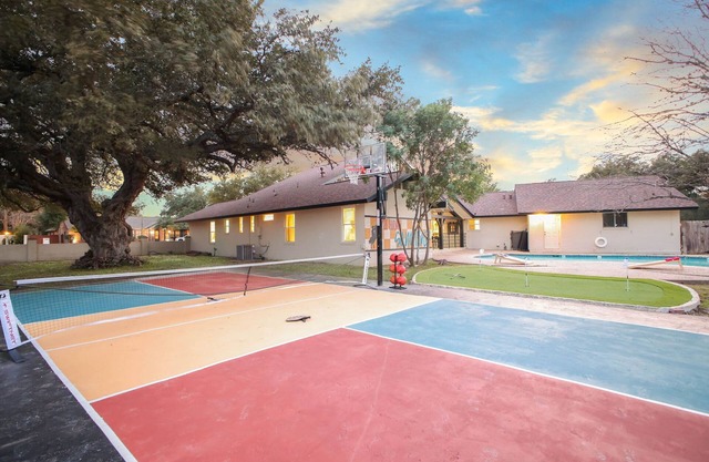 Sleeps 16 Private Pool Sport Court Hot Tub Arcade