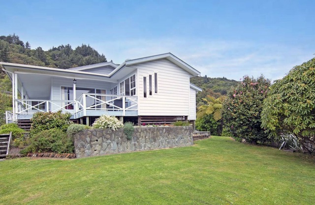 PICTON DAYDREAMER - PICTON HOLIDAY HOME, family friendly in Picton