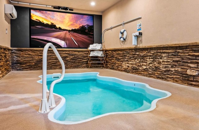Cinematic Splash: Cabina Smoky Mtn POOL con SALA DE TEATRO!