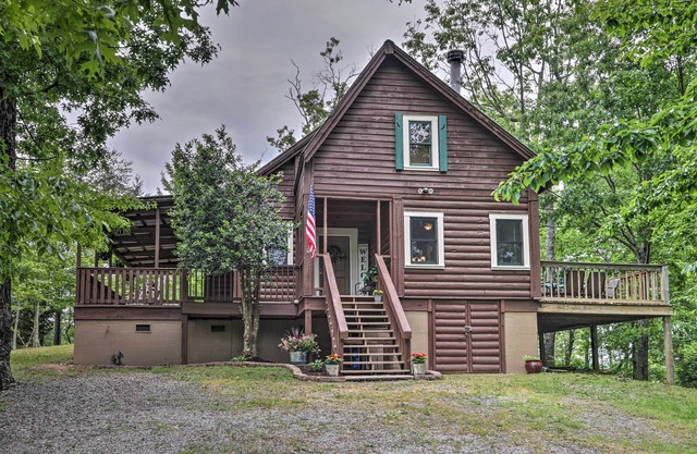 Pigeon Forge -Screened Porch-Weber Gas Grill- Covered Porch-Hot Tub-Pet Friendly