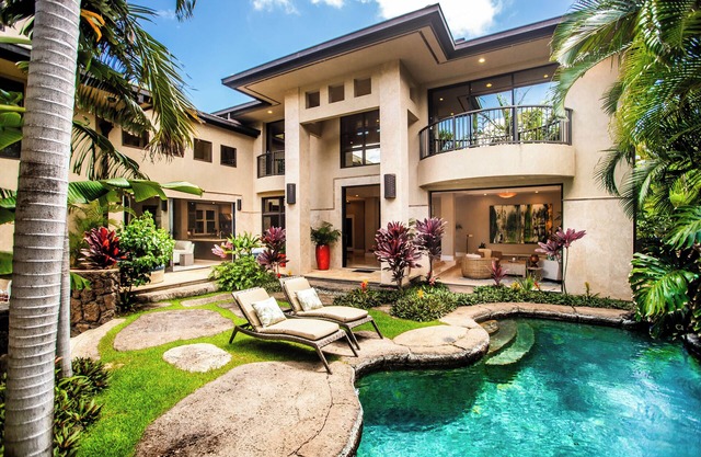 Pili Pono by Gather: Elegant Honolulu Retreat w/ Pool & Private Oasis