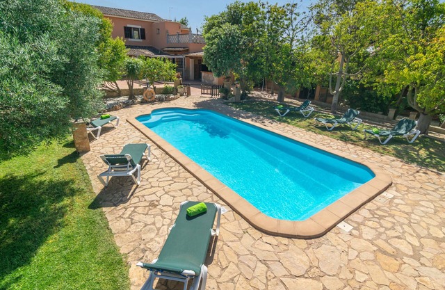 PILI - Maravillosa villa con piscina privada entre campos. WiFi Gratis