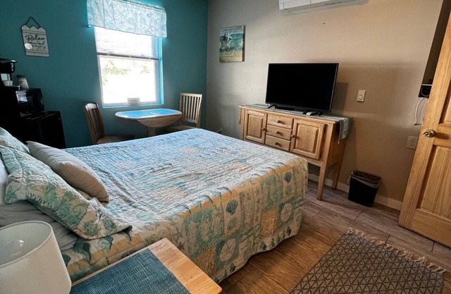 Pine View Lodge Old Orchard Beach - Ground-level Queen bed Unit